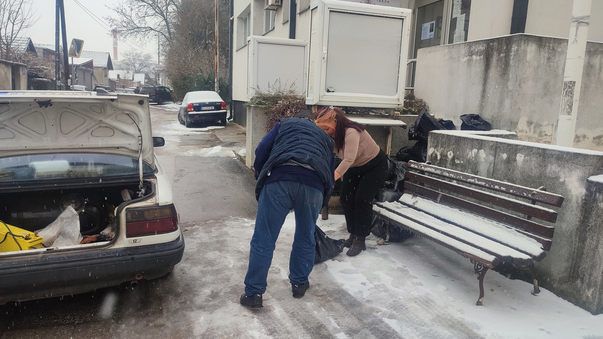 ЧИШЋЕЊЕ САОБРАЋАЈНИЦА РЕДОВНО, СО ЗА СТАМБЕНЕ ЗАЈЕДНИЦЕ У ОПШТИНИ ПАЛИЛУЛА СЕ ПРЕУЗИМА